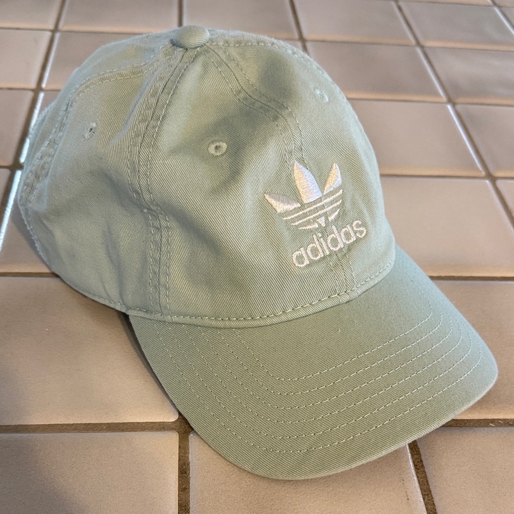 Adidas hat never worn